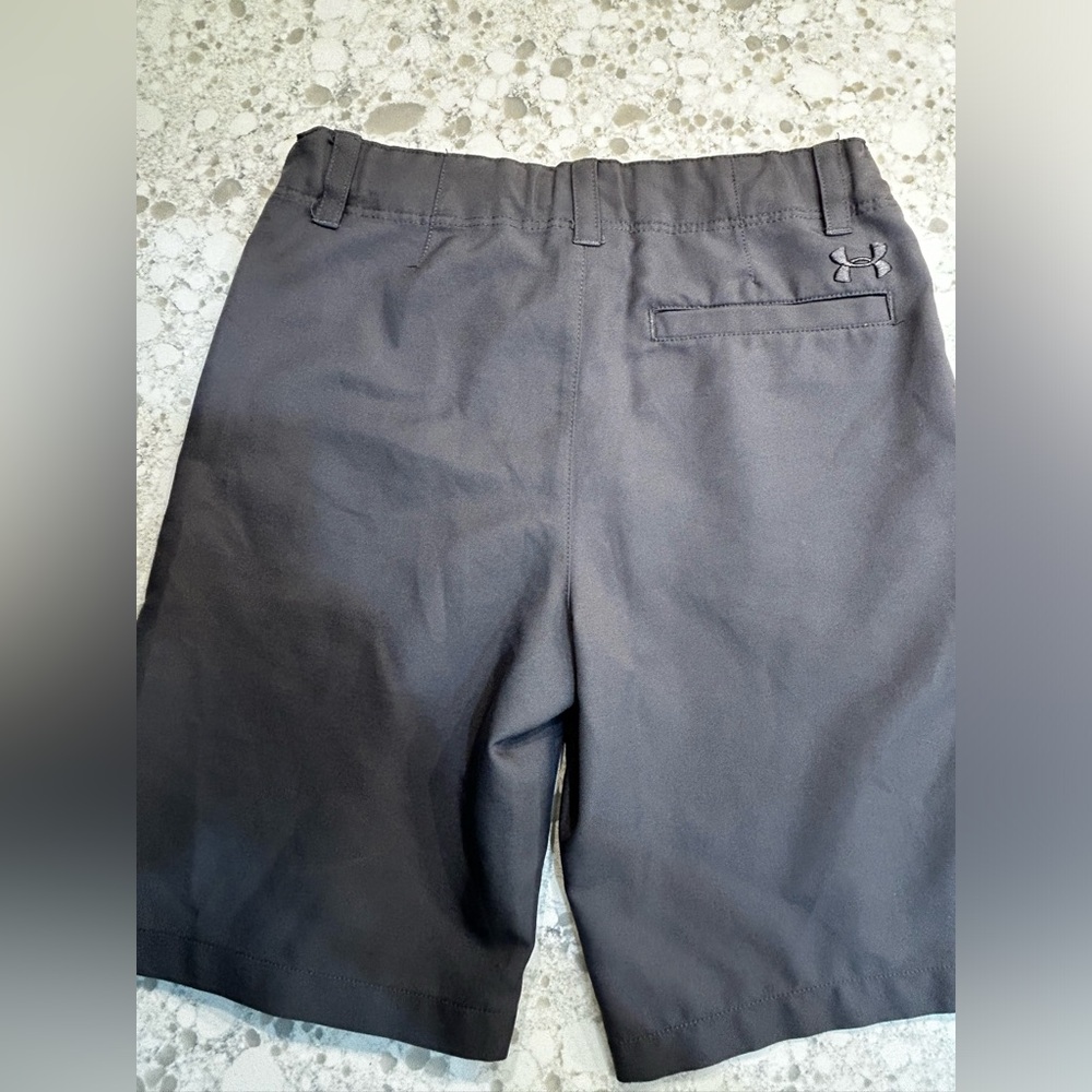 Under Armor boys golf shorts size XS - gray